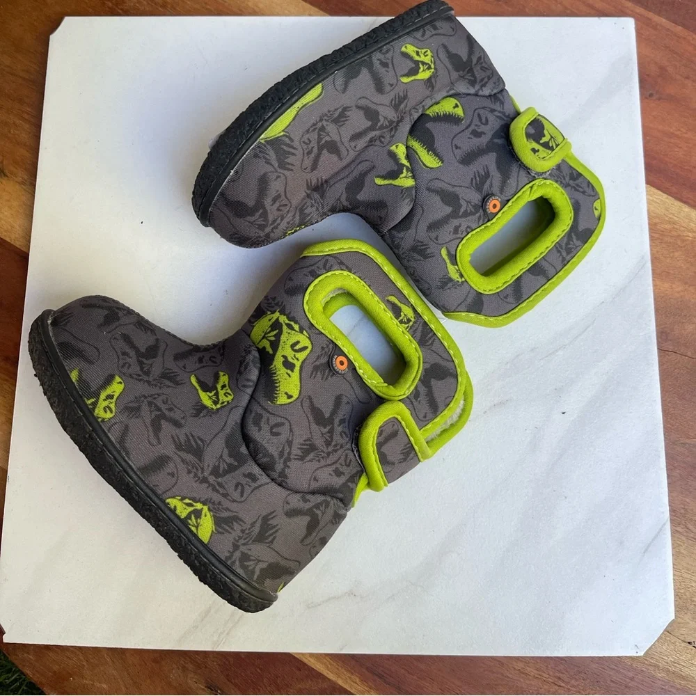 BOGS Waterproof insulated waterproof Dinosaur boots 5 NWT